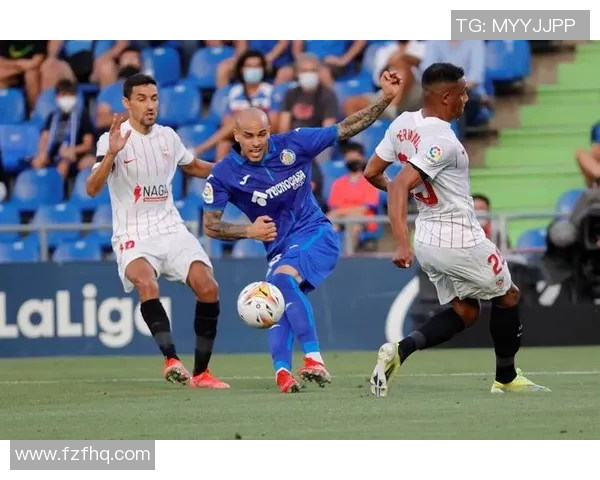 足球明星昔日与今日的对比揭秘他们的成长与变化之路